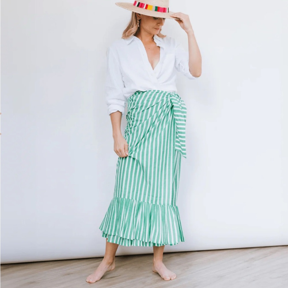 NWT SUNSHINE TIENDA GREEN AND WHITE STRIPE VIENNA SARONG